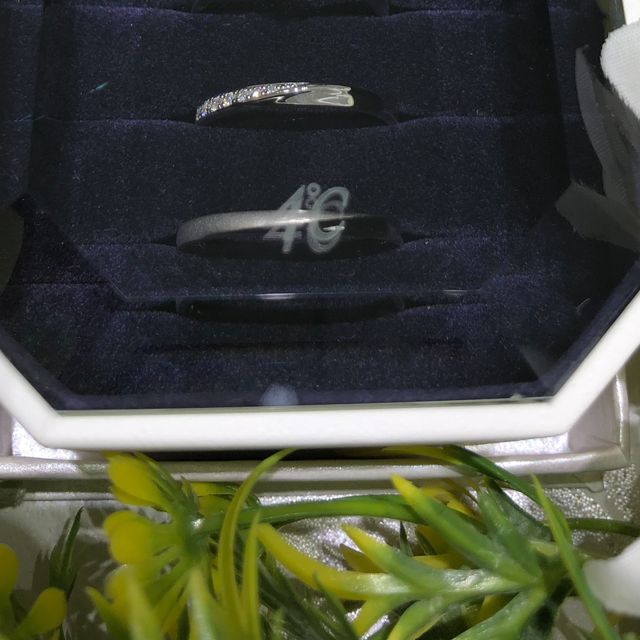 【4℃ BRIDAL(ヨンドシーブライダル)の口コミ】 最初はオンライン上で見て、この指輪のデザインが気に入りました。
予算が…