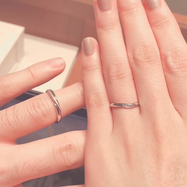 【銀座ダイヤモンドシライシの口コミ】 デザインよりもなによりも、とにかく付け心地が良かったです！内側が指輪…