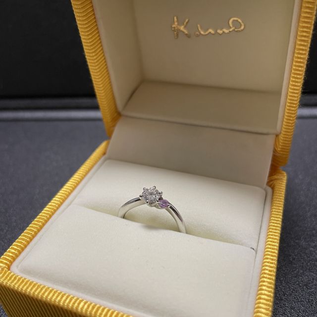 【ケイウノ ブライダル(K.UNO BRIDAL)の口コミ】 婚約指輪はノイドゥエ、結婚指輪はブループーロとデザインが異なる物を選…