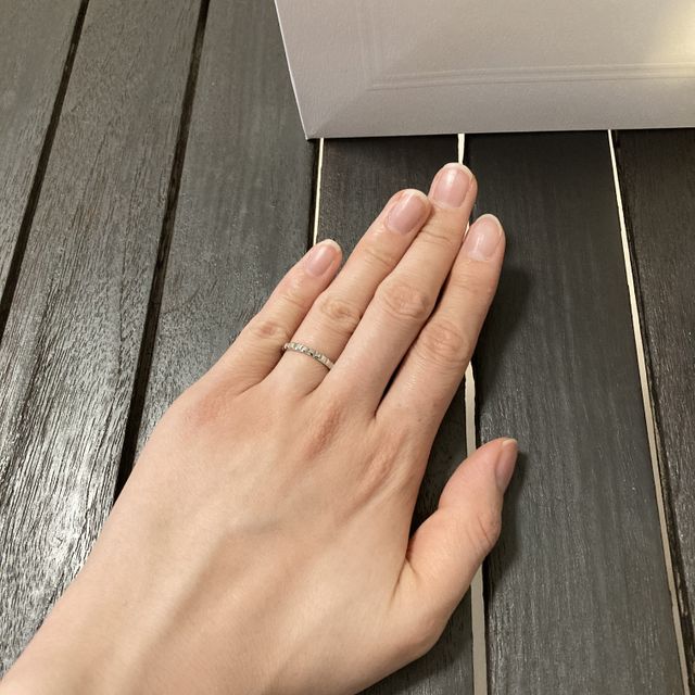 【ブシュロン(BOUCHERON)の口コミ】 石が付いてないのに、エタニティリングのように輝いているところがお気に…