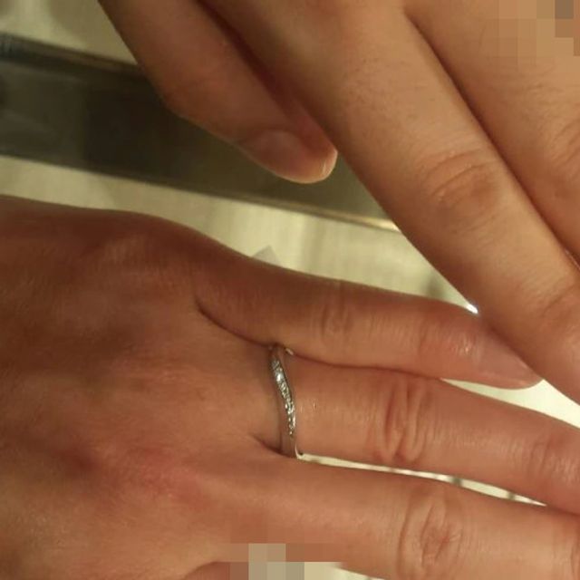 【CHARMY(チャーミー)の口コミ】 シンプルさの中に多少のデザイン性やウェーブなどが入ったリングを探して…