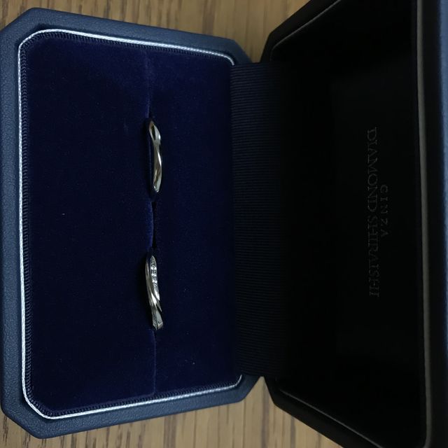 【銀座ダイヤモンドシライシの口コミ】 母の結婚指輪を見て育ったので、指輪はシンプルなのが1番！と思っていまし…