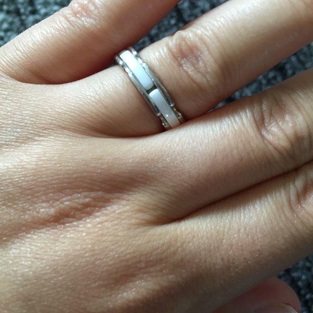 【シャネル(CHANEL)の口コミ】 旦那さんと色違いというのがとてもよかった。
少し変わったデザインの結婚…