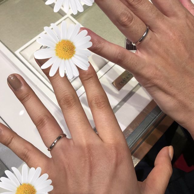 【銀座ダイヤモンドシライシの口コミ】 指輪の決め手は、その指輪を一度はめた瞬間にすっと馴染んだことです。ル…