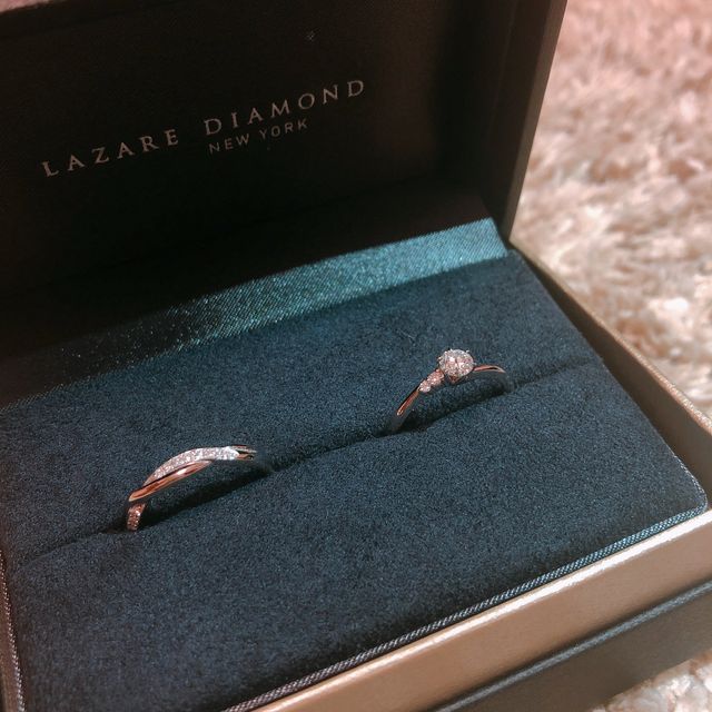 【ラザール ダイヤモンド(LAZARE DIAMOND)の口コミ】 一番の決め手はダイヤの輝きです。実際に着けて光に当ててみるといろんな…