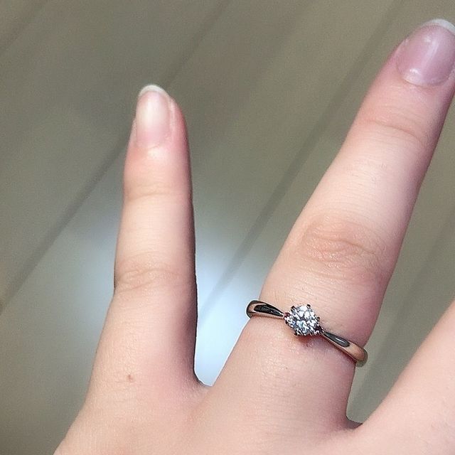 【CRAFY(クラフィ)の口コミ】 自分たちで好きなリングの形、色、デザインが決められるということが、と…