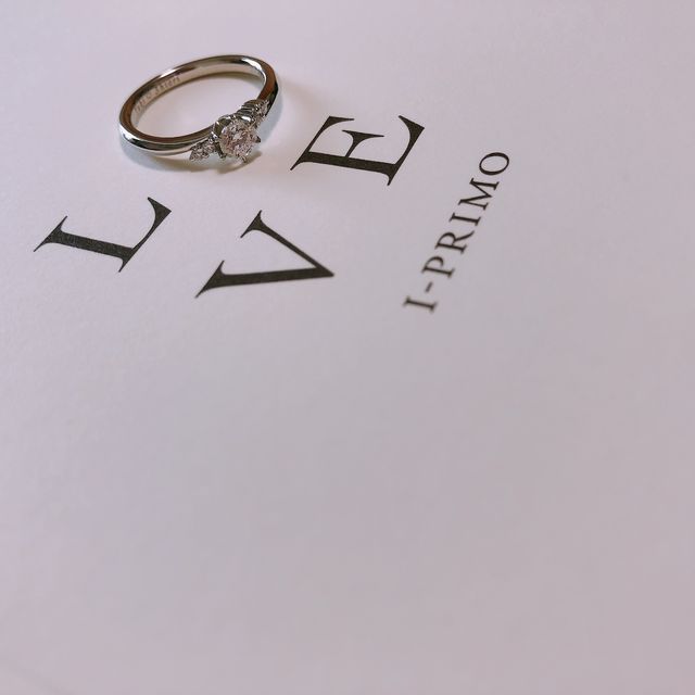 【アイプリモ(I-PRIMO)の口コミ】 センターダイヤだけでなくメレダイヤにも綺麗に見えるデザインの物が良く…