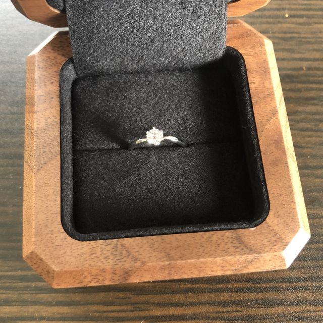 【TANZO.(鍛造指輪)の口コミ】 一生ものの指輪をプレゼントしたい。それが決め手です。鍛造法で丈夫であ…