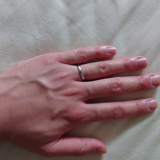 【ラザール ダイヤモンド(LAZARE DIAMOND)の口コミ】 指輪のデザイン:ゴテゴテしすぎず洗練された印象。シンプル過ぎないデザイ…