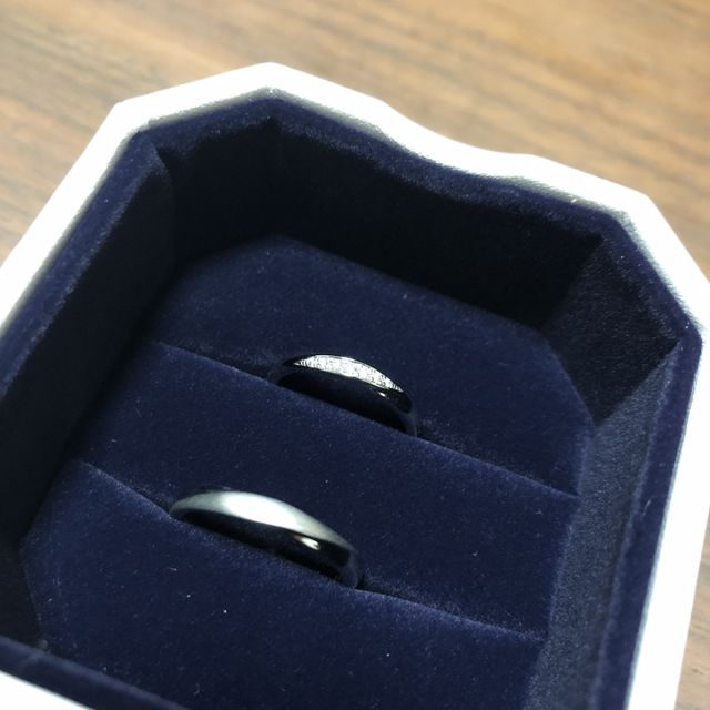 【4℃ BRIDAL(ヨンドシーブライダル)の口コミ】 指輪のデザイン、質感が見に行ったお店の中で1番よかった為。
予算よりは…