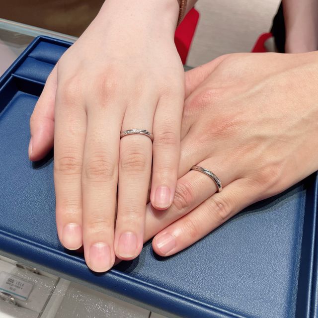 【銀座ダイヤモンドシライシの口コミ】 沢山の指輪を比較させて頂いた中で自身と旦那さんのイメージと合致したた…