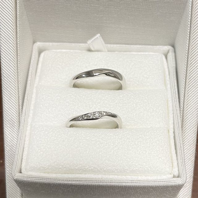 【ENUOVE(イノーヴェ)の口コミ】 Vの形に拘っていたことが1番。ダイヤの入り方が片面だけ、もしくは両サイ…