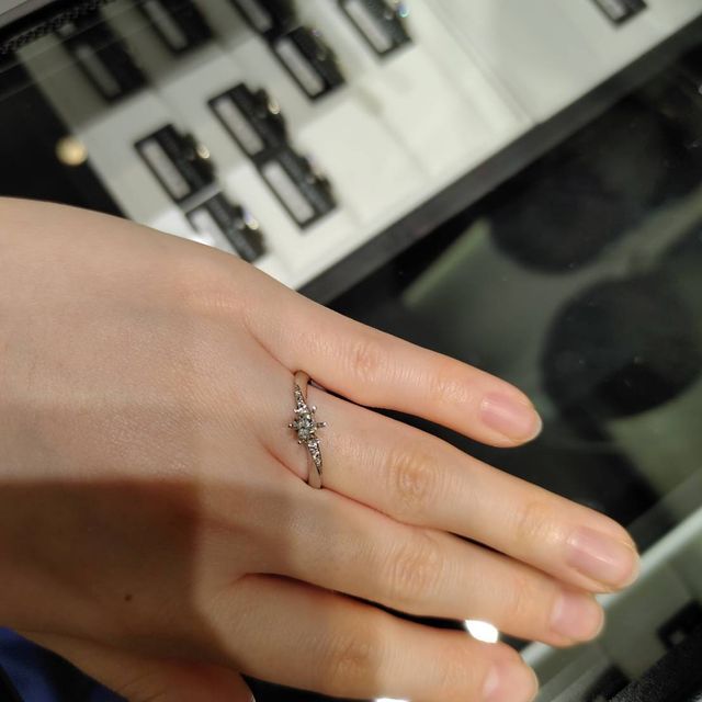 【ラザール ダイヤモンド(LAZARE DIAMOND)の口コミ】 殆どの指輪が小さいサイズから作れるということで、デザインが絞られるこ…