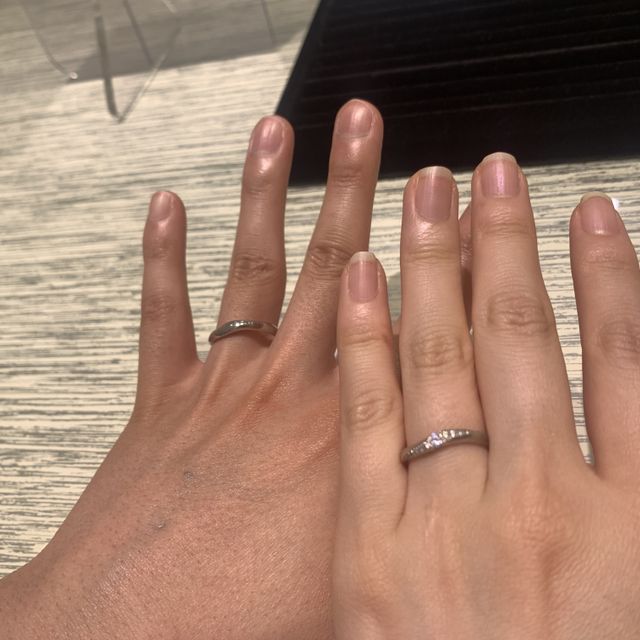 【TRECENTI(トレセンテ)の口コミ】 リングの加工にこだわっている様で、指の設置面が平らではなく丸型になっ…