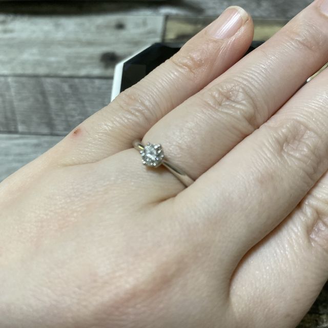 【4℃ BRIDAL(ヨンドシーブライダル)の口コミ】 指輪のネーミングが素敵で、ソリティアタイプは、宝石の美しさを際立たせ…