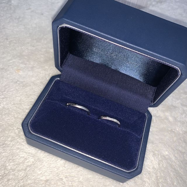 【銀座ダイヤモンドシライシの口コミ】 セット感がありつつ女性はダイヤがキラキラしていてとっても可愛いという…