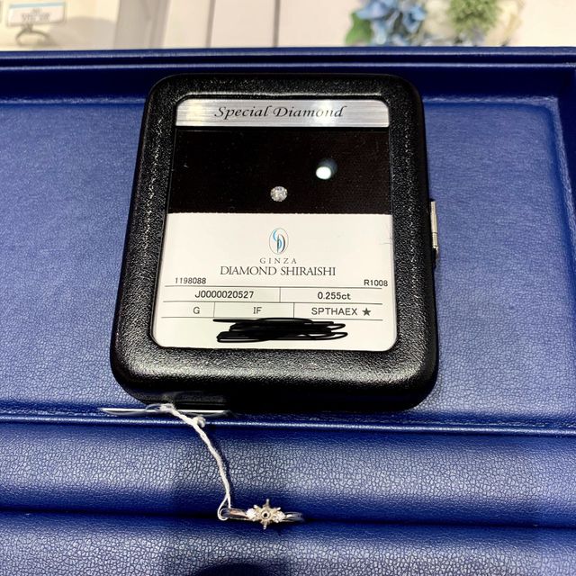 【銀座ダイヤモンドシライシの口コミ】 とてもとてもとっても可愛いデザインで、即決してしまいました！

指がと…