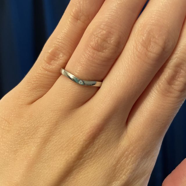 【カルティエ(Cartier)の口コミ】 結婚指輪の下見をした一店舗目で初めて着けた指輪ですが、様々なブランド…