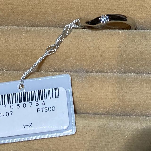 【TRECENTI(トレセンテ)の口コミ】 大きく輝くダイヤモンドが印象的でした。
こちらを見る前は数石並んでいる…