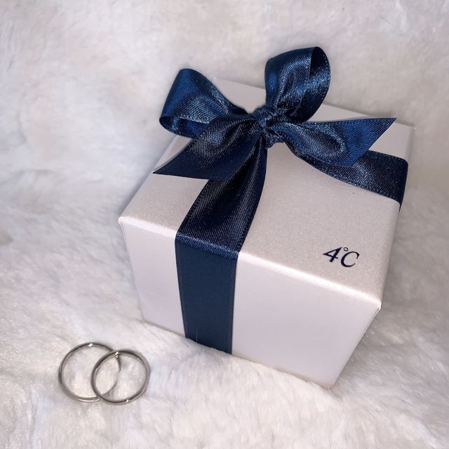 【4℃ BRIDAL(ヨンドシーブライダル)の口コミ】 デザインが可愛かったのと、価格も予算内だったので購入を決めました。毎…