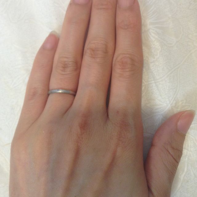 【カルティエ(Cartier)の口コミ】 結婚指輪は毎日つけたいと思ったので、邪魔にならないでシンプルなものを…