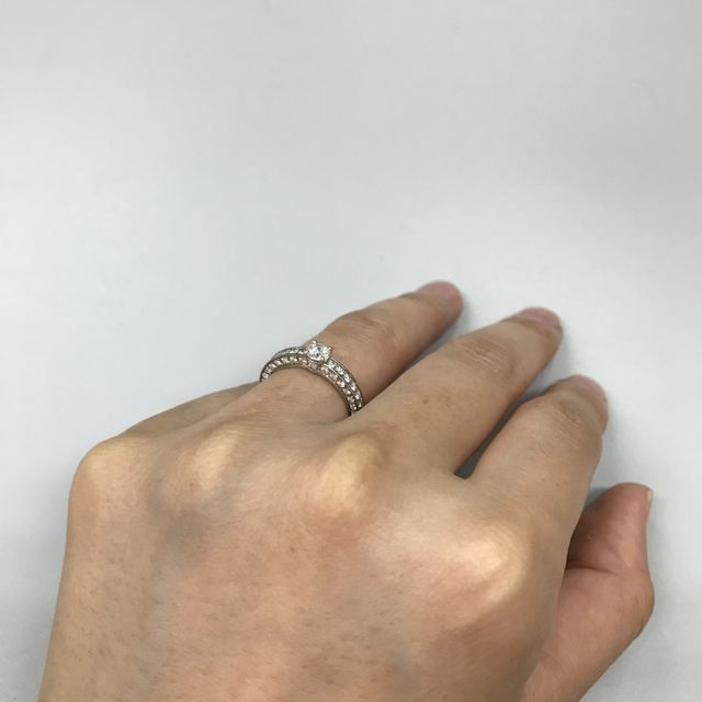 【ブルガリ(BVLGARI)の口コミ】 結婚指輪をシンプルな太めのイエローゴールドにする予定で、それと重ね付…