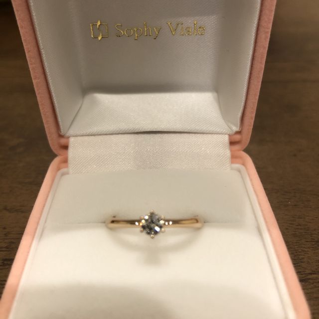 【COLANY(コラニー)の口コミ】 2人で店舗は行き、色々な指輪を見たが形や色から本人が一番気に入った物を…