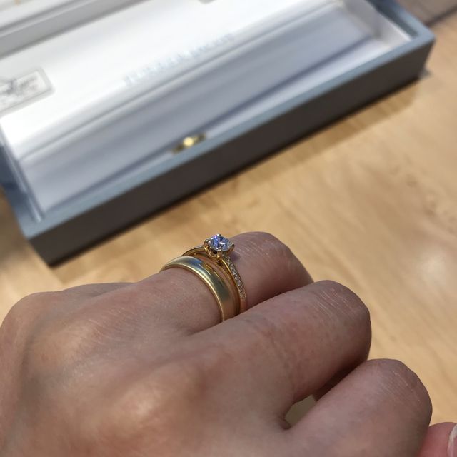 【【閉業】フラー・ジャコー(FURRER-JACOT)の口コミ】 太めのシンプルなイエローゴールドのリングで二人の意見は一致していたの…