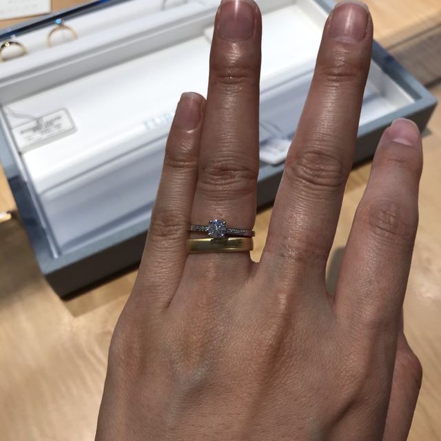 【【閉業】フラー・ジャコー(FURRER-JACOT)の口コミ】 太めのシンプルなイエローゴールドのリングで二人の意見は一致していたの…