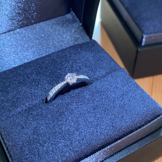 【ラザール ダイヤモンド(LAZARE DIAMOND)の口コミ】 とっても悩みましたが、自分らしさを大切にして、中心に向かって細くなっ…