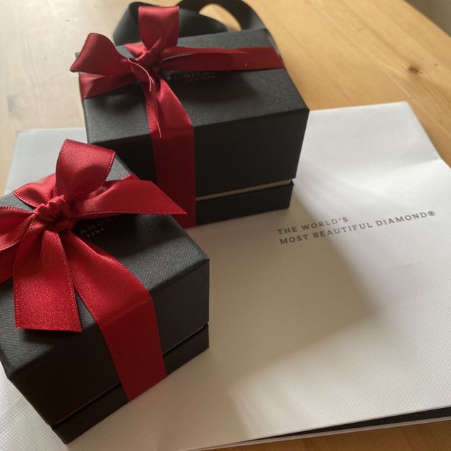 【ラザール ダイヤモンド(LAZARE DIAMOND)の口コミ】 婚約指輪との相性を見ることと、日常生活の使いやすさを重視して決めまし…