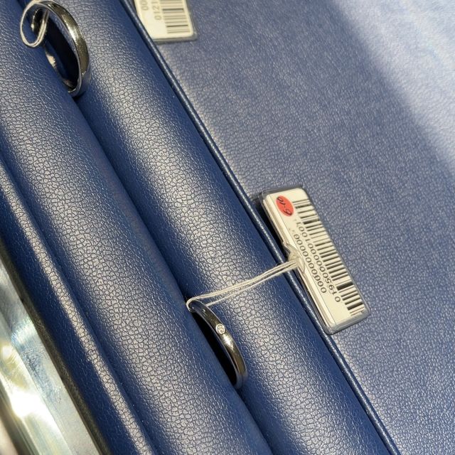 【銀座ダイヤモンドシライシの口コミ】 シンプルな指輪を探していたので、シンプルなデザインを中心に試着して考…