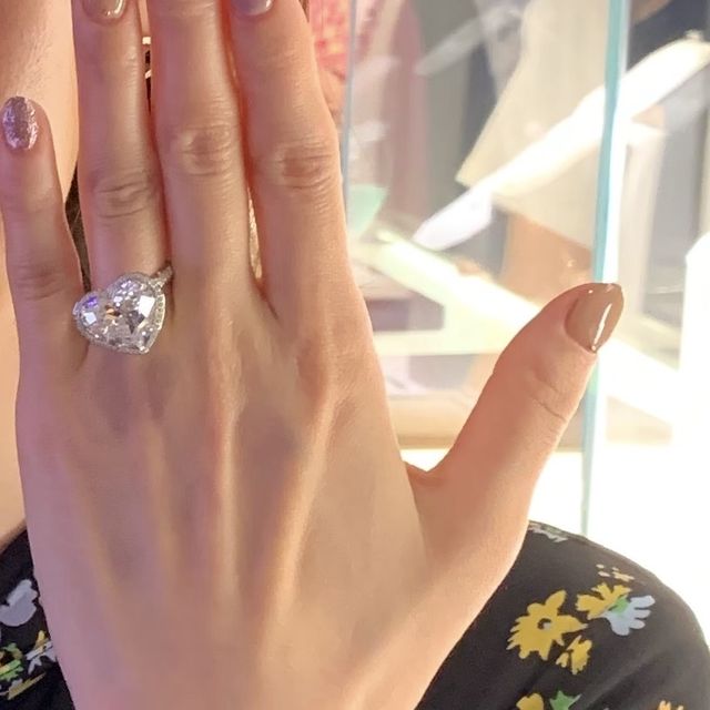 【ティファニー(Tiffany & Co.)の口コミ】 東京で開催されたティファニーの展覧会へ行った時に試着しました。婚約指…