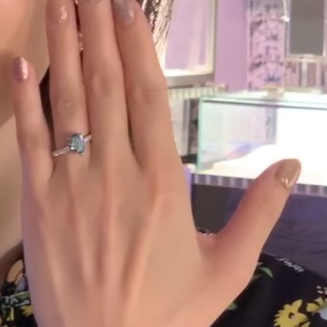 【ティファニー(Tiffany & Co.)の口コミ】 ティファニーのカラーダイヤの試着もしました。ブルーでティファニーらし…