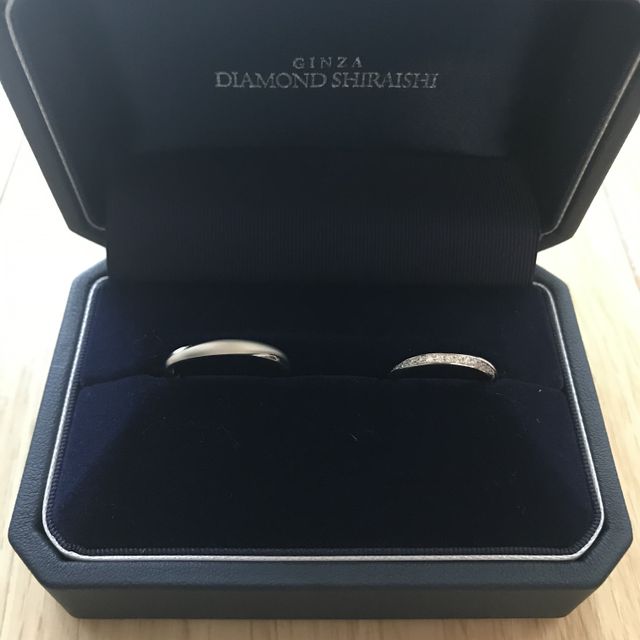 【銀座ダイヤモンドシライシの口コミ】 ストレートなデザインではなく、少しウェーブがかかっているようなデザイ…