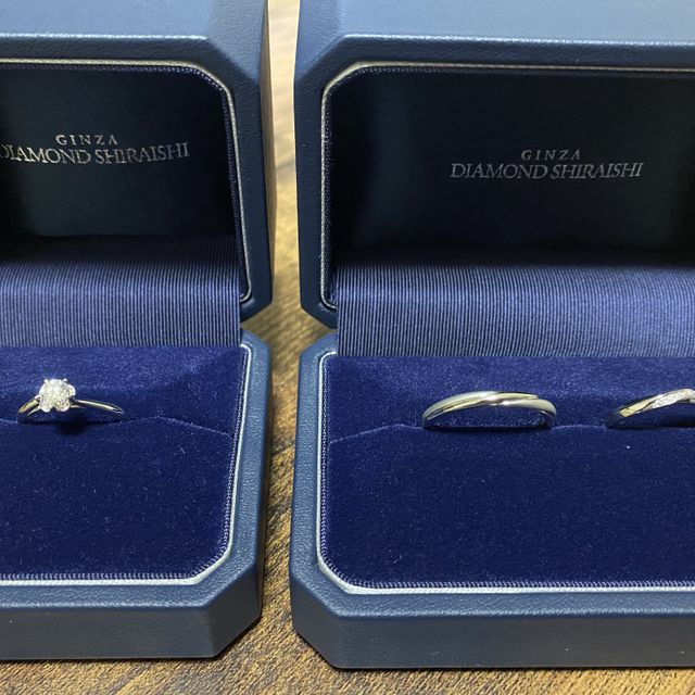 【銀座ダイヤモンドシライシの口コミ】 婚約指輪はストレート、結婚指輪はウェーブにしました！
セットでつけても…