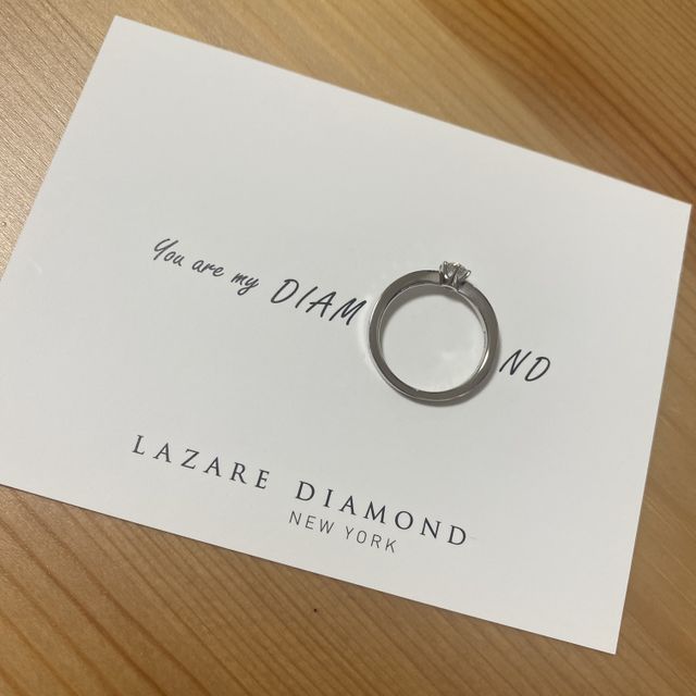 【ラザール ダイヤモンド(LAZARE DIAMOND)の口コミ】 ダイヤモンドがどの角度から見てもとても綺麗に輝いており、デザインが可…