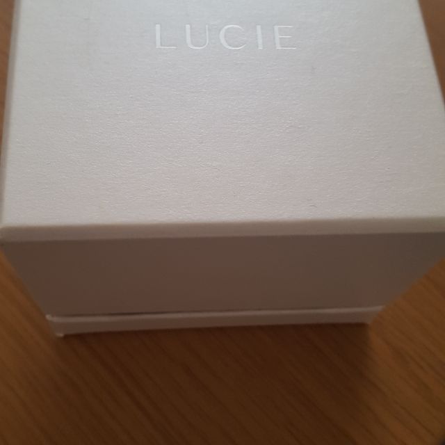 【LUCIE(ルシエ)の口コミ】 婚約指輪ですが、旦那さんと一緒にお店に行きました。好きなものを選んで…