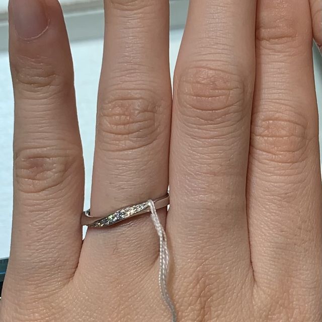 【アイプリモ(I-PRIMO)の口コミ】 シンプルなデザインでありながらも綺麗で華やかであり、ダイヤモンドも綺…