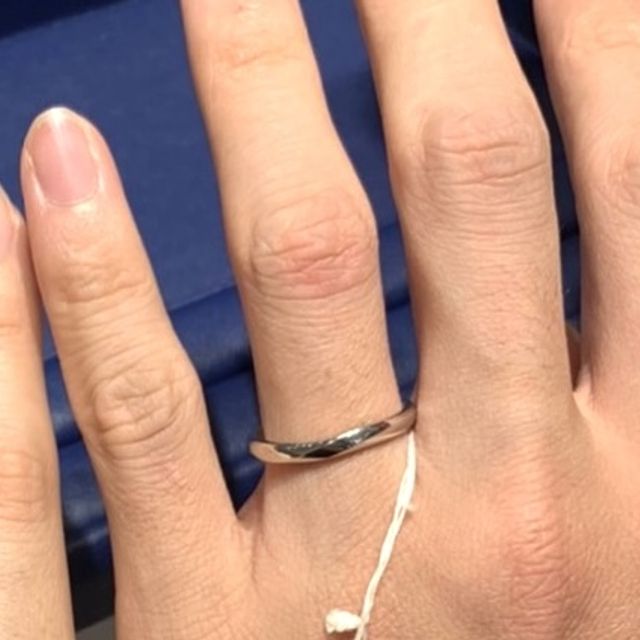 【銀座ダイヤモンドシライシの口コミ】 デザインの種類が豊富で他店と比べて肌に触れる部分の加工が滑らかでつけ…