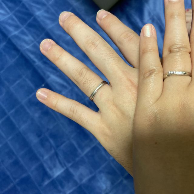 【LEGAN(レガン)の口コミ】 ピンクダイヤモンドを真ん中に入れて、お互いクロスのデザインにしました…