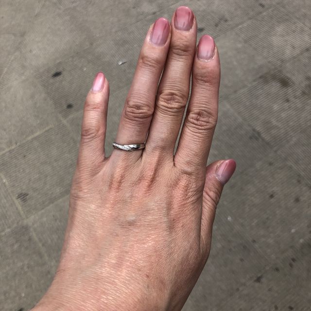 【エクセルコダイヤモンド(EXELCO DIAMOND)の口コミ】 プラチナでシンプルな物を探していました。最初は、ダイヤが着いていない…