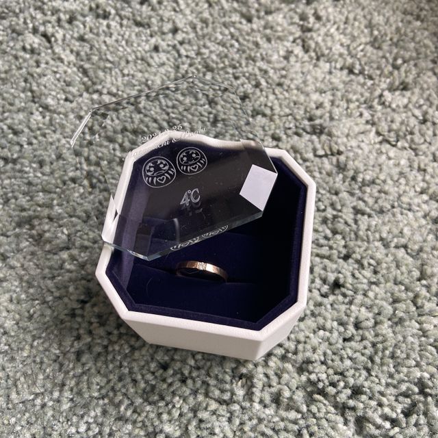 【4℃ BRIDAL(ヨンドシーブライダル)の口コミ】 決めてはこの色味が一番！ゴールドで探していたけど馴染みやすいのが見つ…