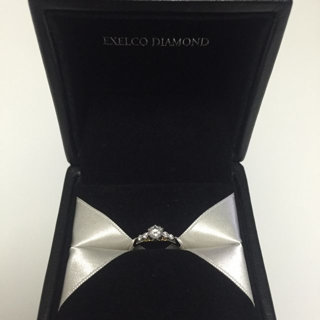 【エクセルコダイヤモンド(EXELCO DIAMOND)の口コミ】 エンゲージリングは一石でシンプルなものと決めていたので、これを見た時…