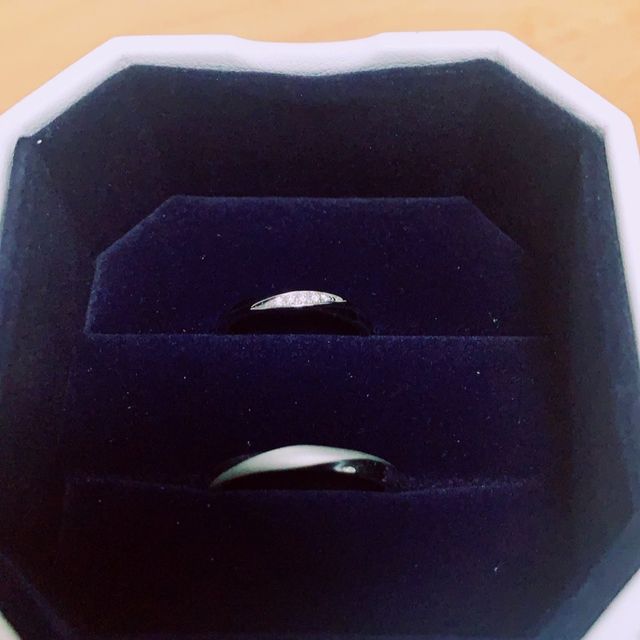 【4℃ BRIDAL(ヨンドシーブライダル)の口コミ】 指輪のデザインに一目惚れしました。つけ心地も良く、何年たっても変わら…