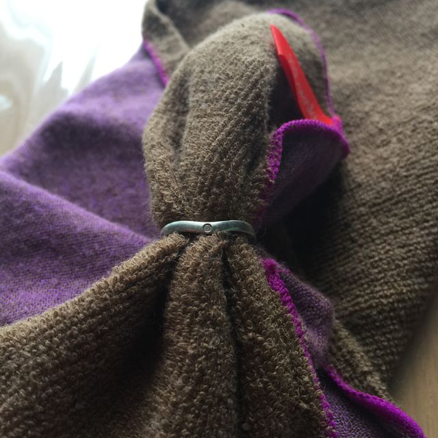 【カルティエ(Cartier)の口コミ】 デザインに一目惚れして購入しました。
表側のカーブしたデザインが指を細…