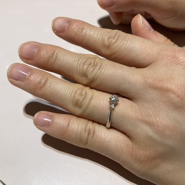 【TRECENTI(トレセンテ)の口コミ】 0.2カラットのダイヤモンドがのっていたので少し小さいかなと思っていまし…