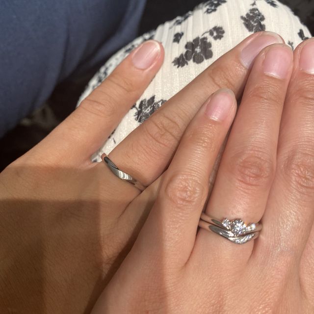 【銀座ダイヤモンドシライシの口コミ】 婚約指輪のデザインは私が一目惚れしました。派手すぎずシンプルすぎず、…