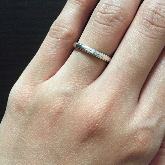 【4℃ BRIDAL(ヨンドシーブライダル)の口コミ】 シンプルなんだけどキラキラがさりげなく付いていて普段使いがしやすくて…