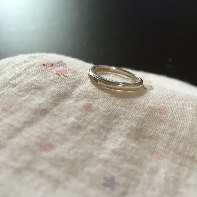 【4℃ BRIDAL(ヨンドシーブライダル)の口コミ】 シンプルなんだけどキラキラがさりげなく付いていて普段使いがしやすくて…